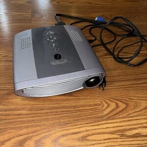 InFocus LP530 DLP Projector 1024x768 XGA 2000 Lumens, without Remote, Tested